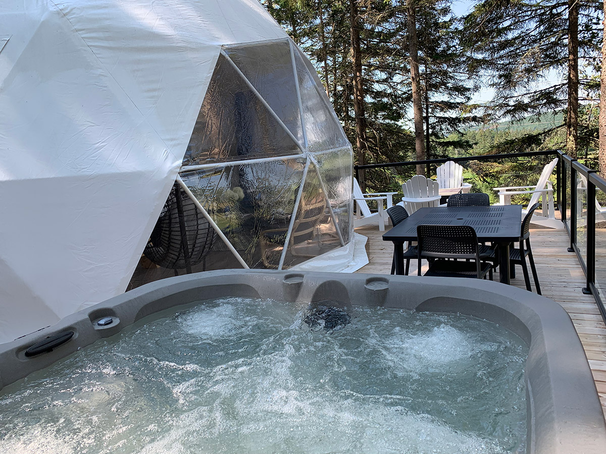 Farmhouse Dome Hot Tub & Outdoor Dining Area